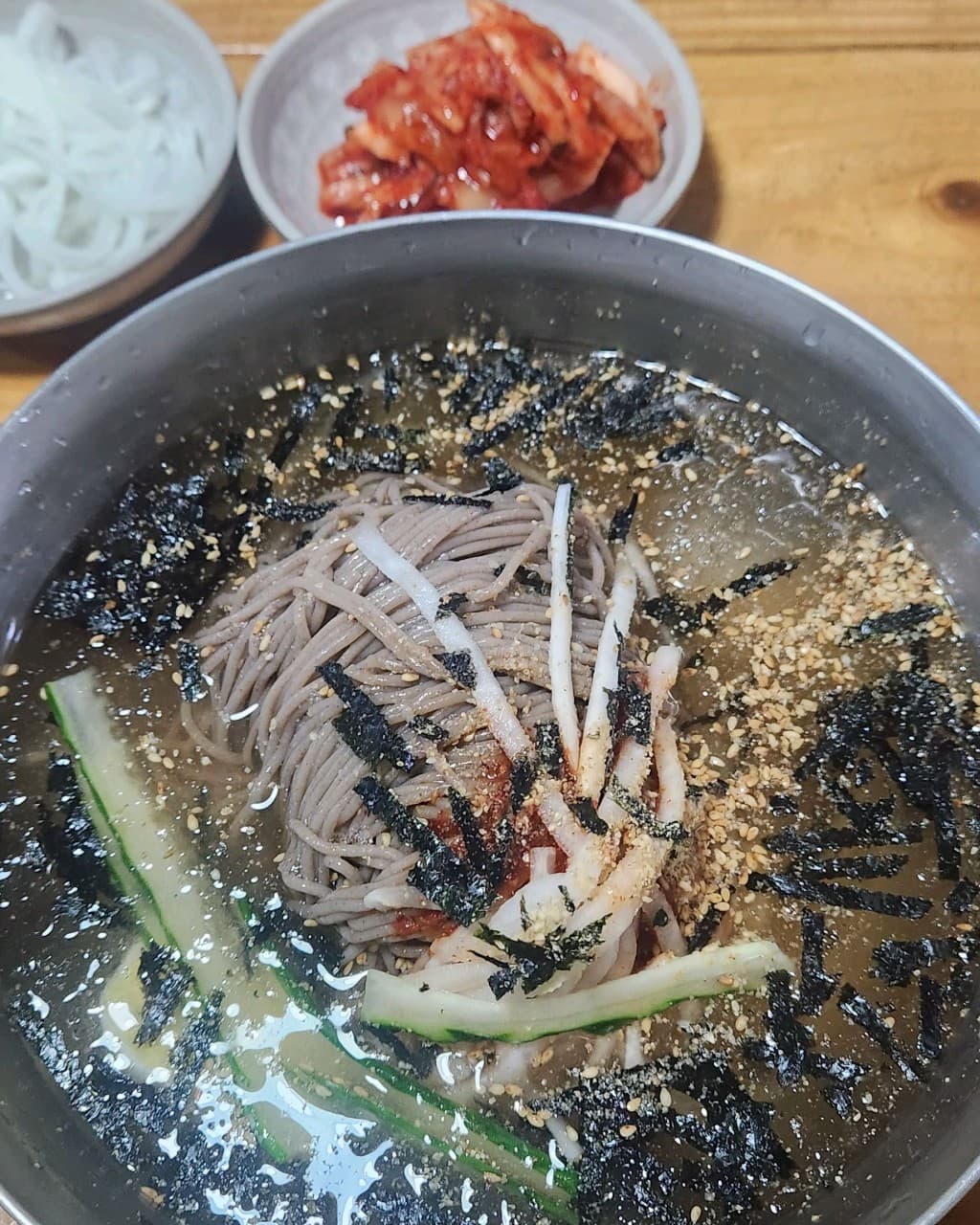 의귀리부부막국수