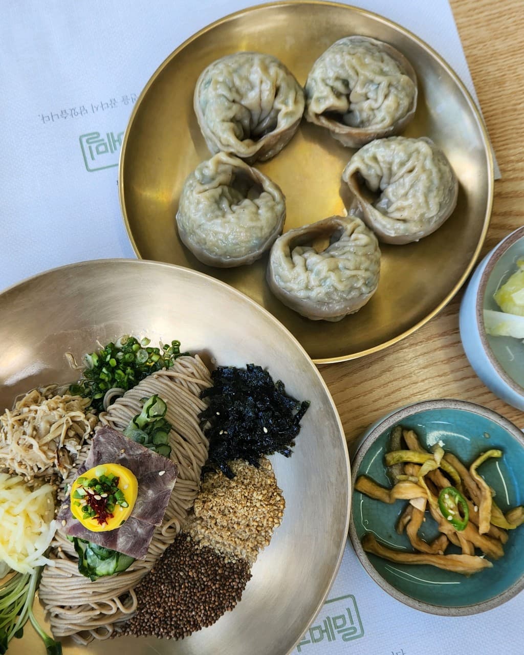 한라산아래첫마을 제주메밀식당: 메밀과 흑돼지의 조화