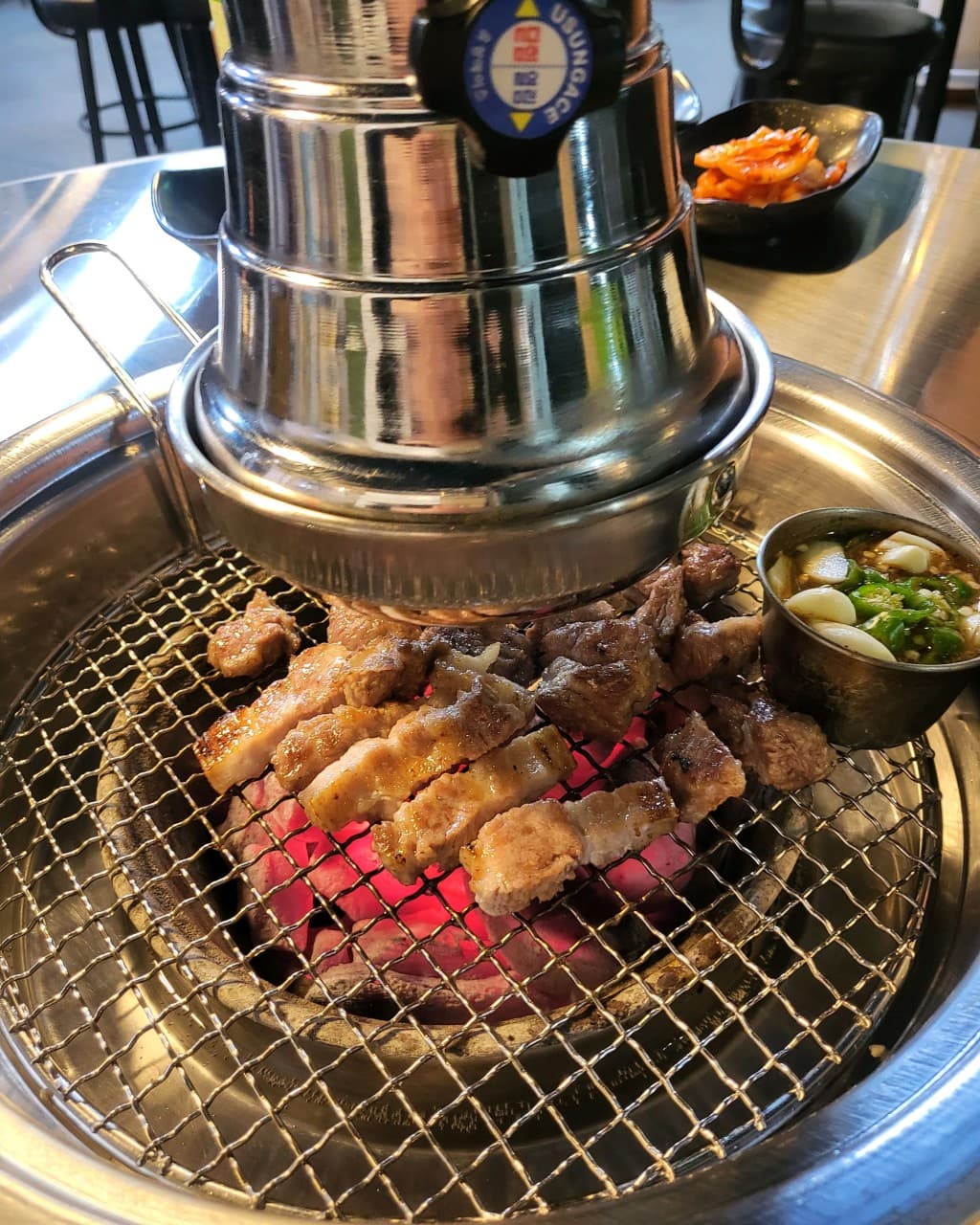제주도민맛집 돈하루방제주 – 숯불초벌 흑돼지 맛집, 김치찌개 서비스까지?