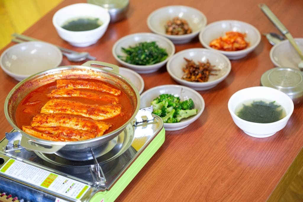번네식당: 매일 직접 손질하는 순살 은갈치조림